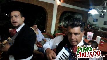 LAURITA GARZA & OJITOS VERDES